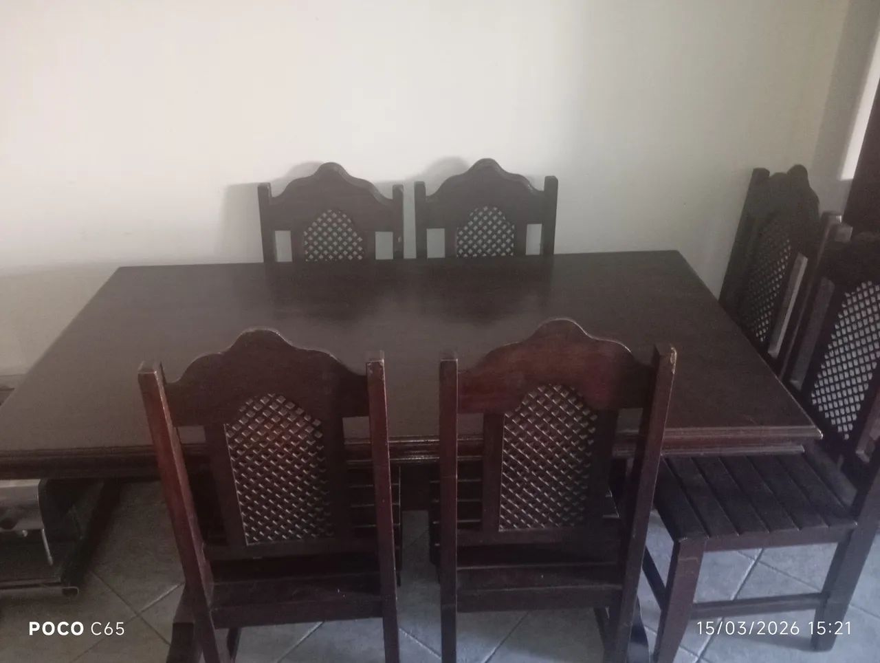 Mesa de madeira maciça