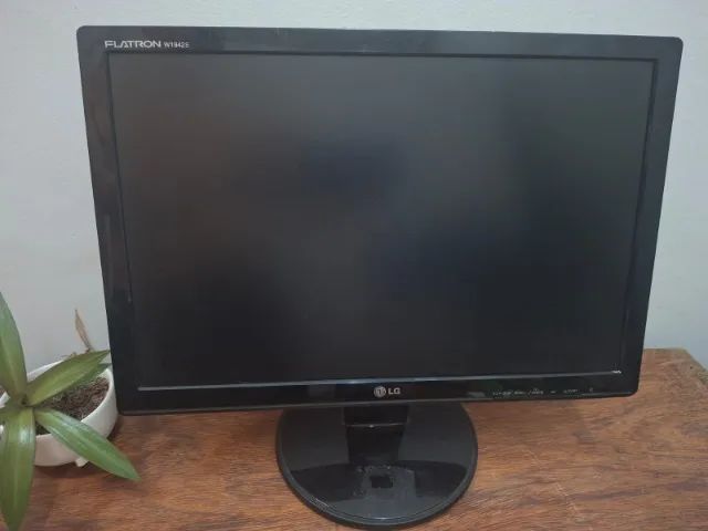 Monitor LG 19" W1942s - Excelente estado
