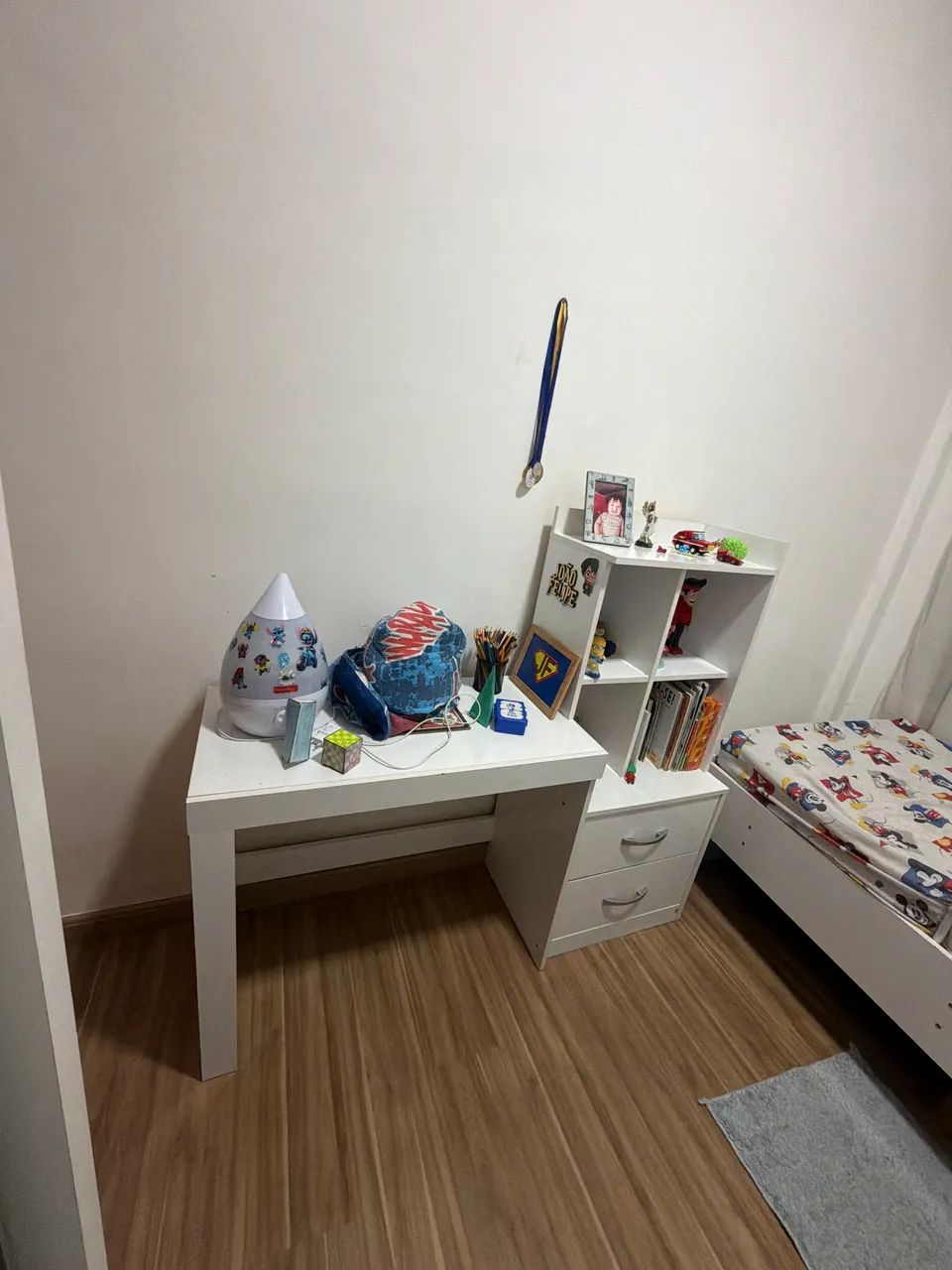 Escrivaninha com estante - Foto 2
