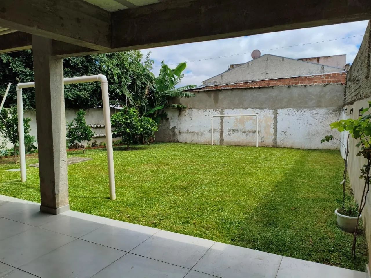 Casa ampla e documentada no Xaxim com 5 quartos, suíte e garagem para 6 carros - Foto 4