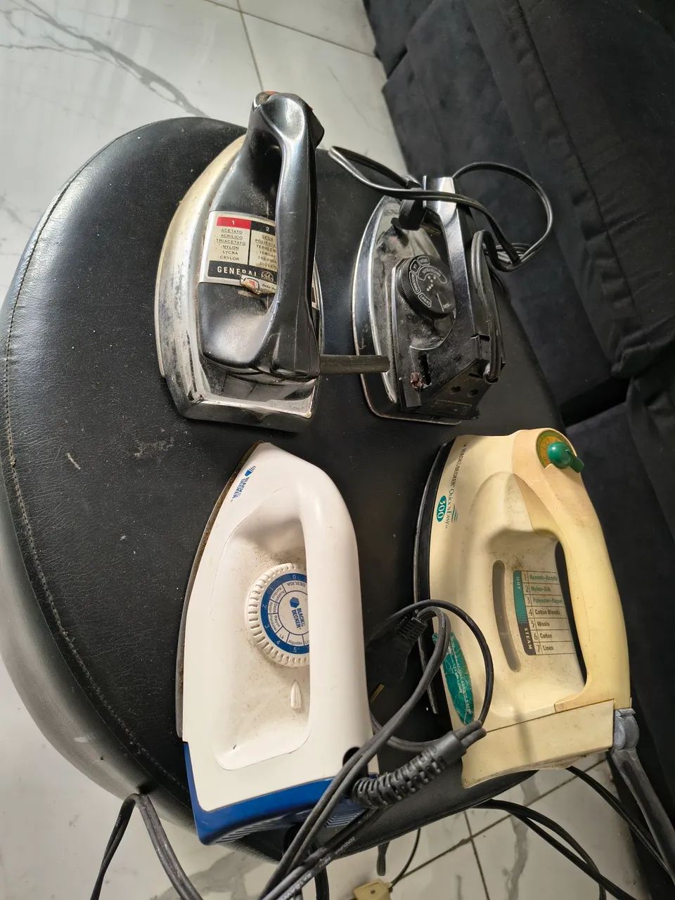 Lote com quatro ferros de passar roupa  - Foto 4