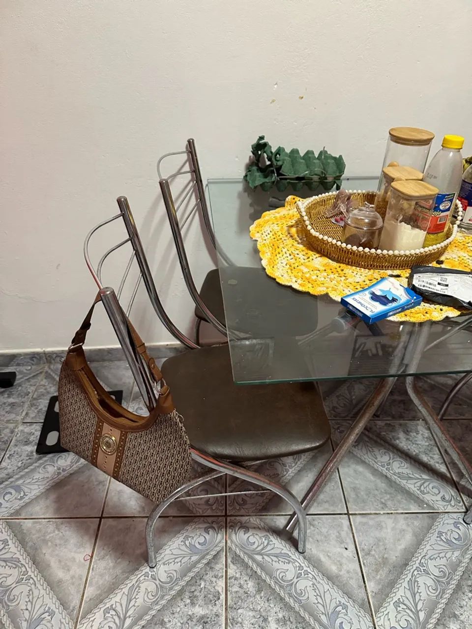 Mesa com 4 cadeiras 500 de aço 