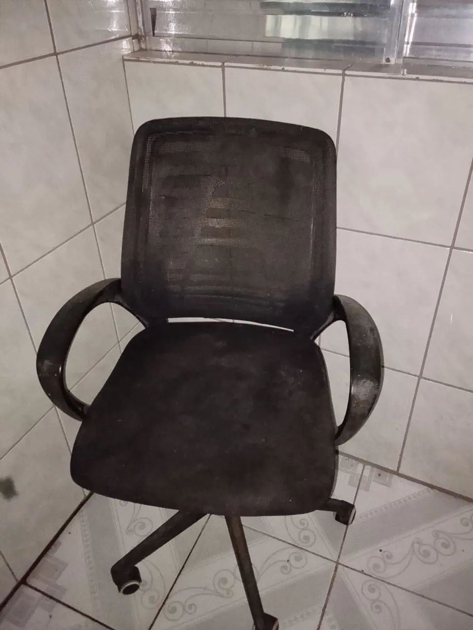 Cadeira preta de escritório 