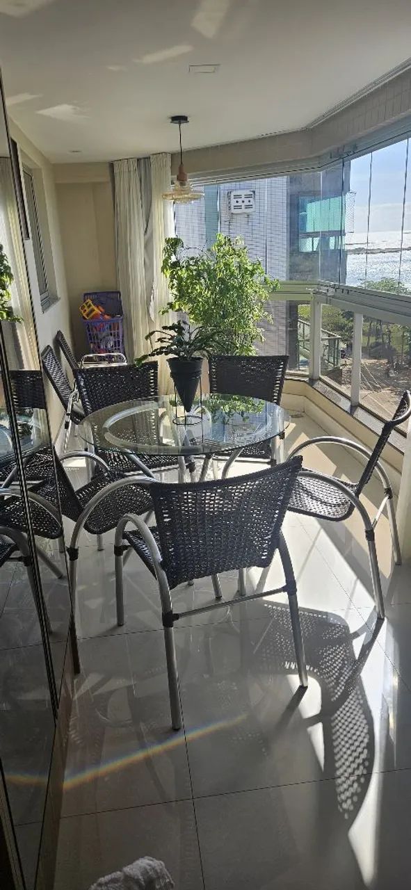 Mesa com tampo de vidro com 5 cadeiras - Foto 4