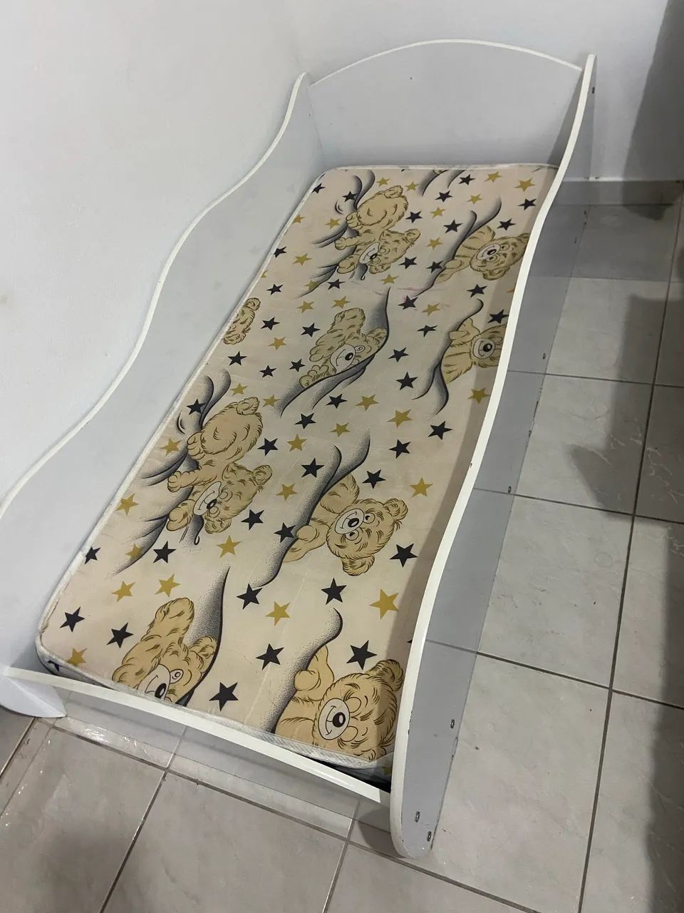 Cama infantil com colchão ótimo estado de uso  - Foto 2