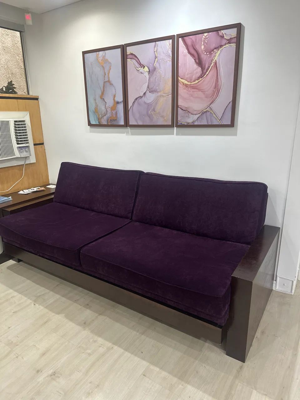 Sofá 4 Lugares em Veludo Roxo 2,14 m - Sob Medida - Foto 2