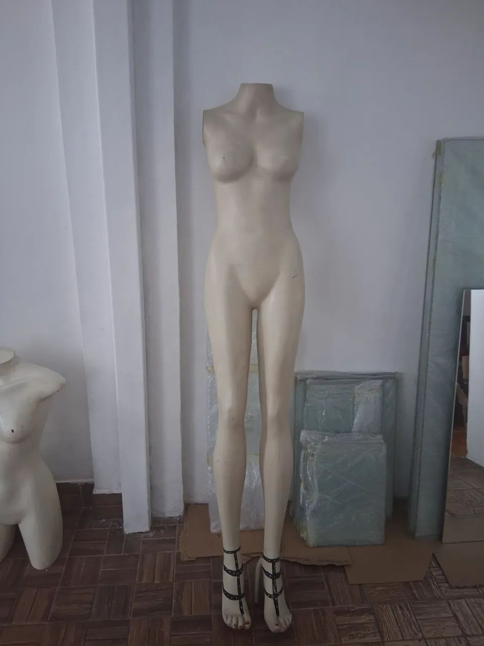 VENDE-SE manequim 