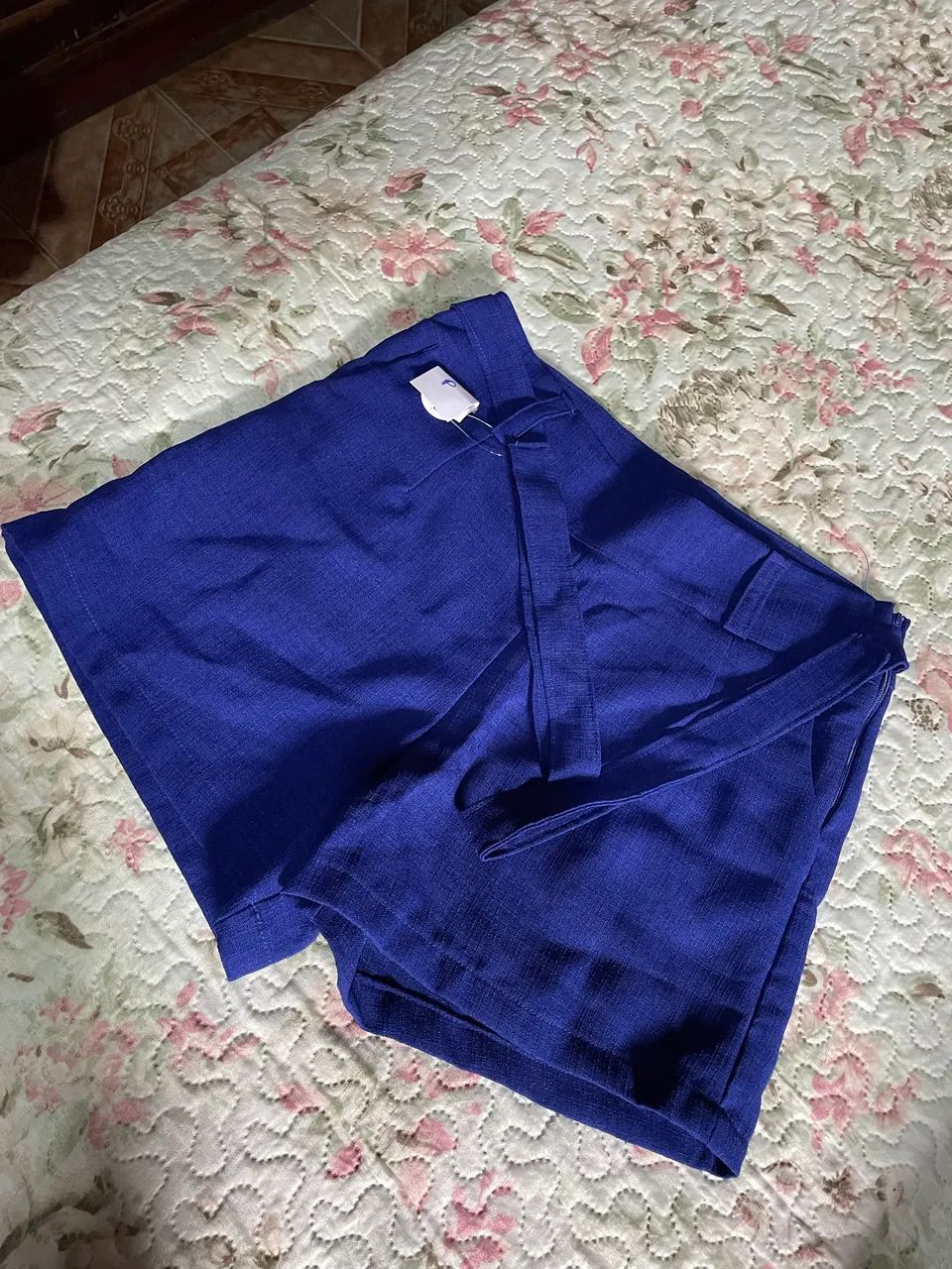 Várias peças de roupas feminina