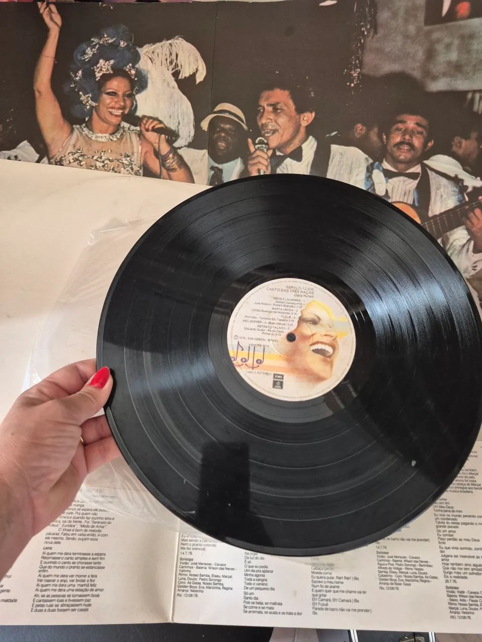 Disco vinil Clara Nunes canto 3 raças - Foto 3