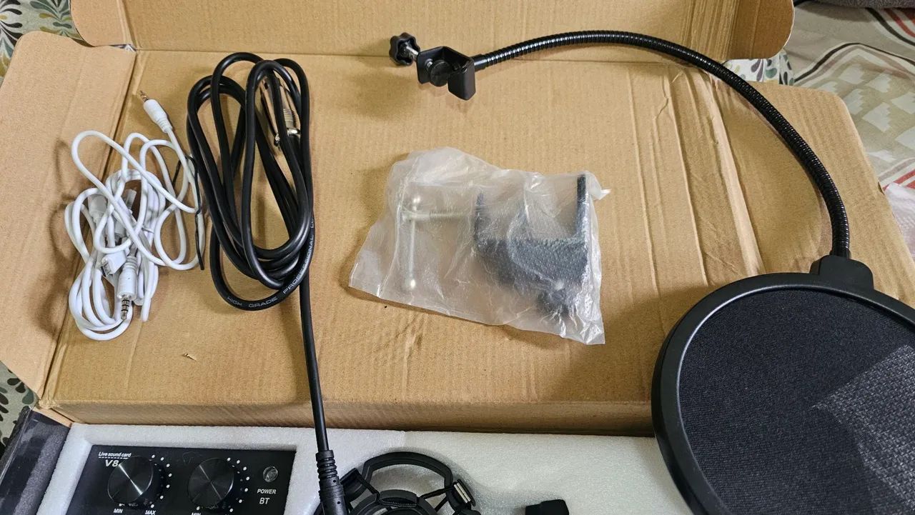 Kit Microfone Condensador Completo + Mesa de Som V8 + Braço - R$ 190 - Foto 4