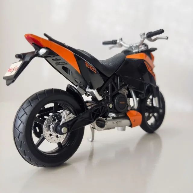 Moto Maisto 1:18 - KTM 690 Duke - Foto 2
