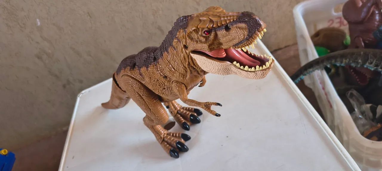 Dinossauro com controle - Foto 3