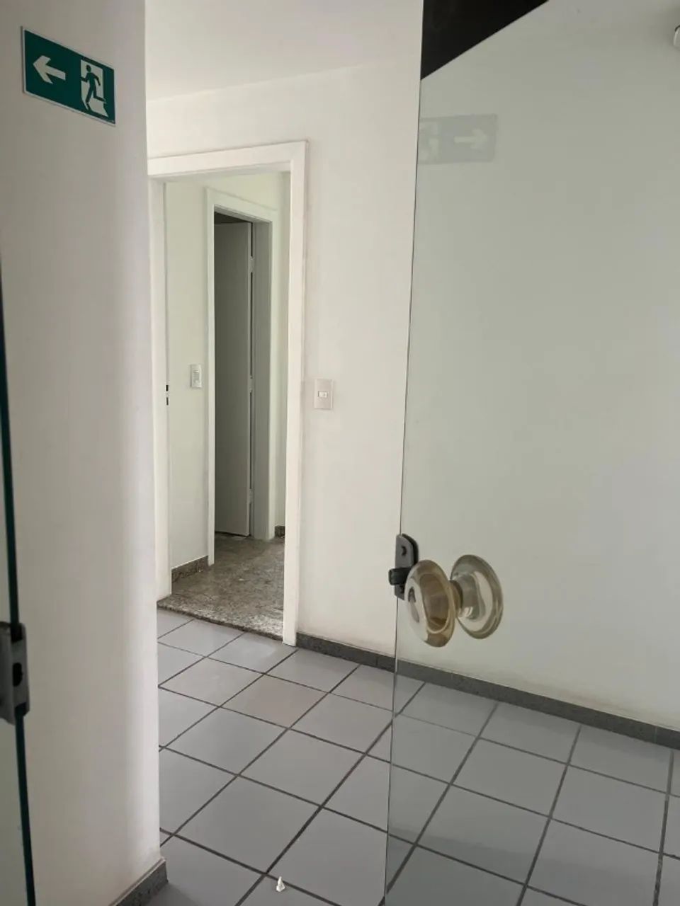 Comercial sala próx shop Vitória reformada  - Foto 4