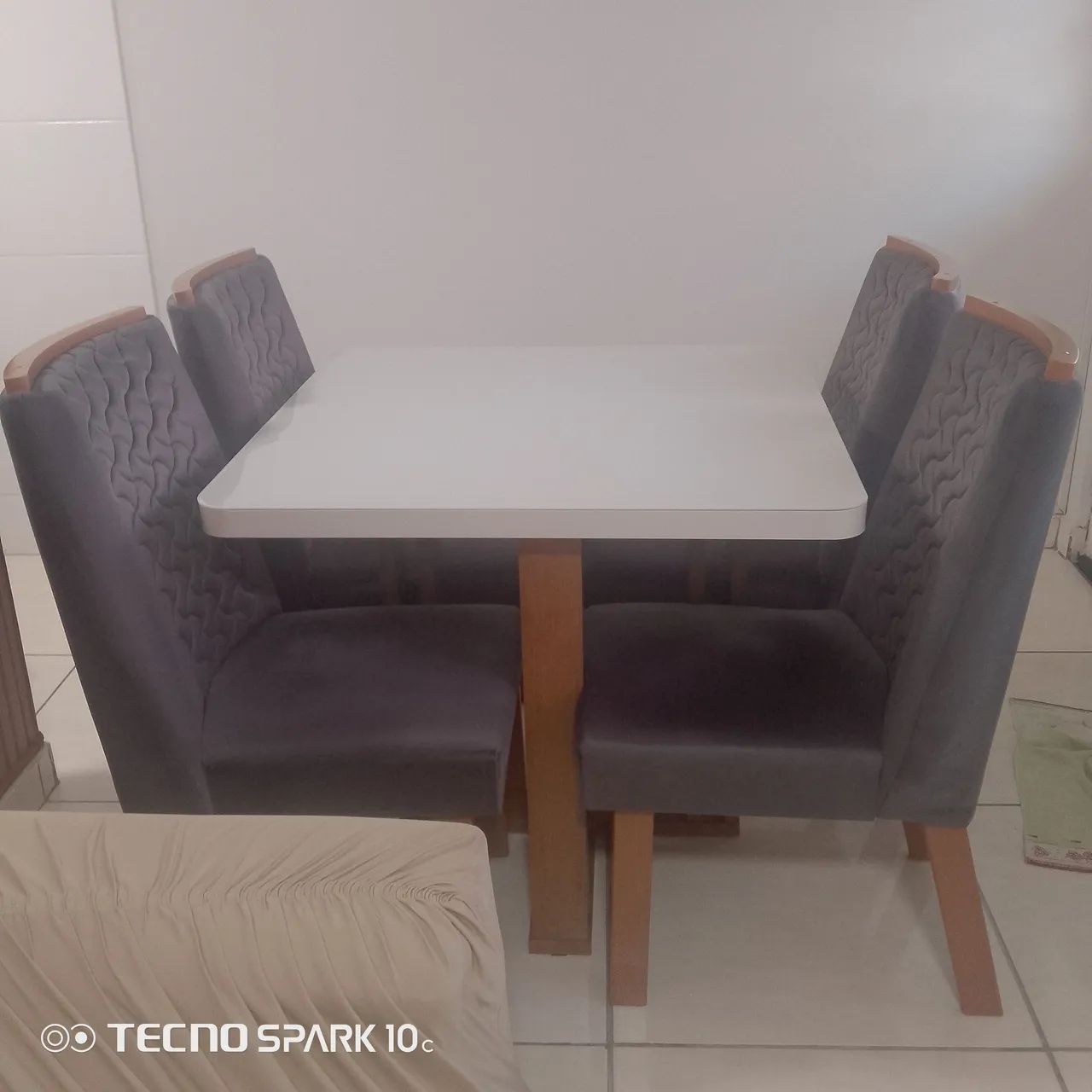 Mesa de jantar ótimo estado.