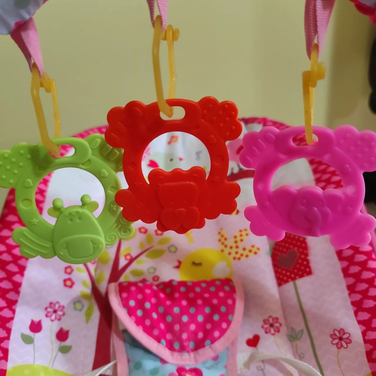 Cadeirinha De Descanso Bebê Protek Rosa Com Móbile - Perfeita! - Foto 2