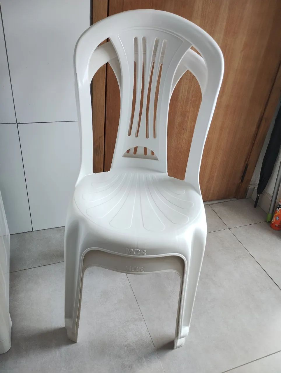 Mesa Plástica com 2 cadeiras - Foto 5