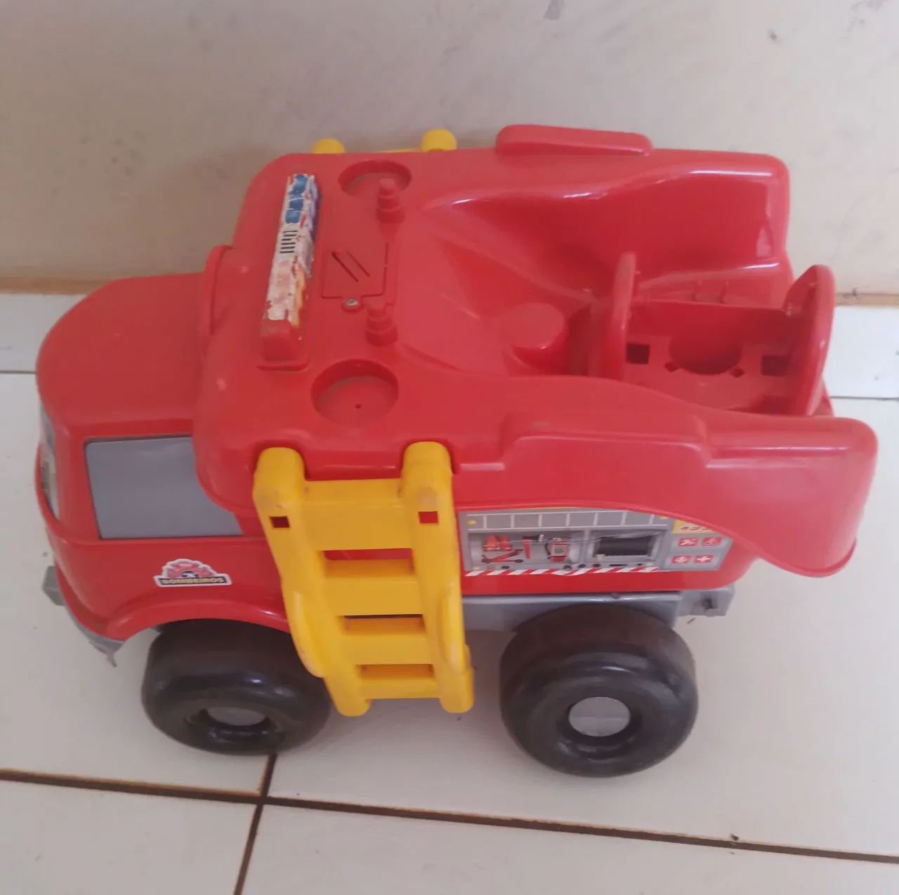 Carro do bombeiro de brinquedo usado  - Foto 4
