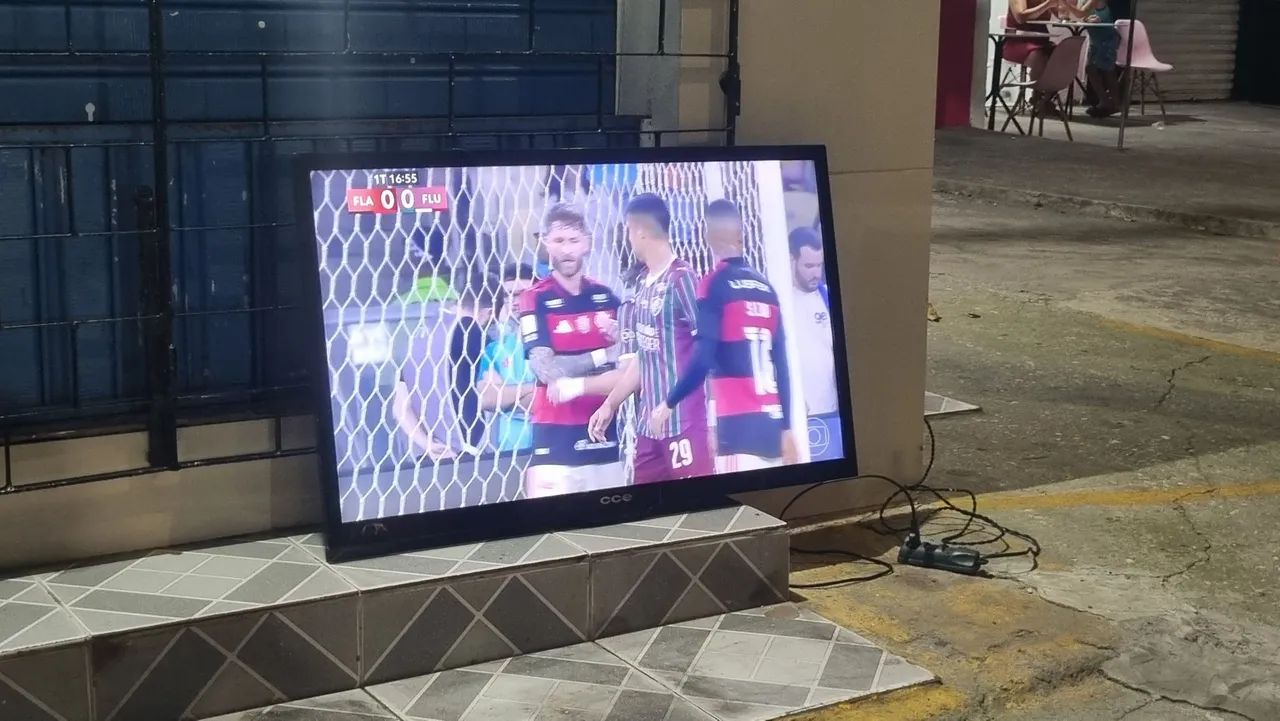 Vendo tv de 39 polegadas cce - Foto 2