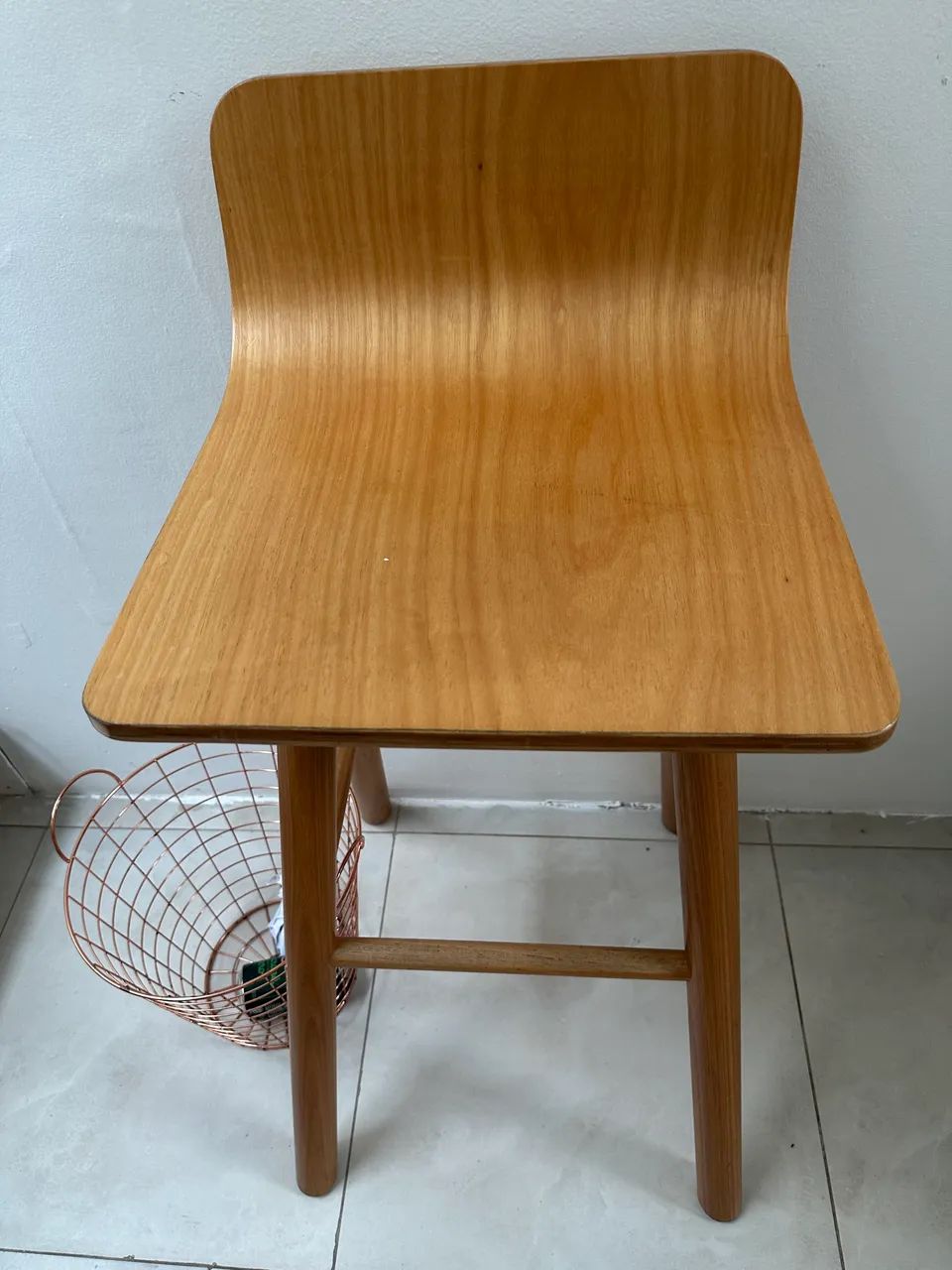 Cadeira Alta de Madeira - Design Moderno | Excelente Estado - Foto 2