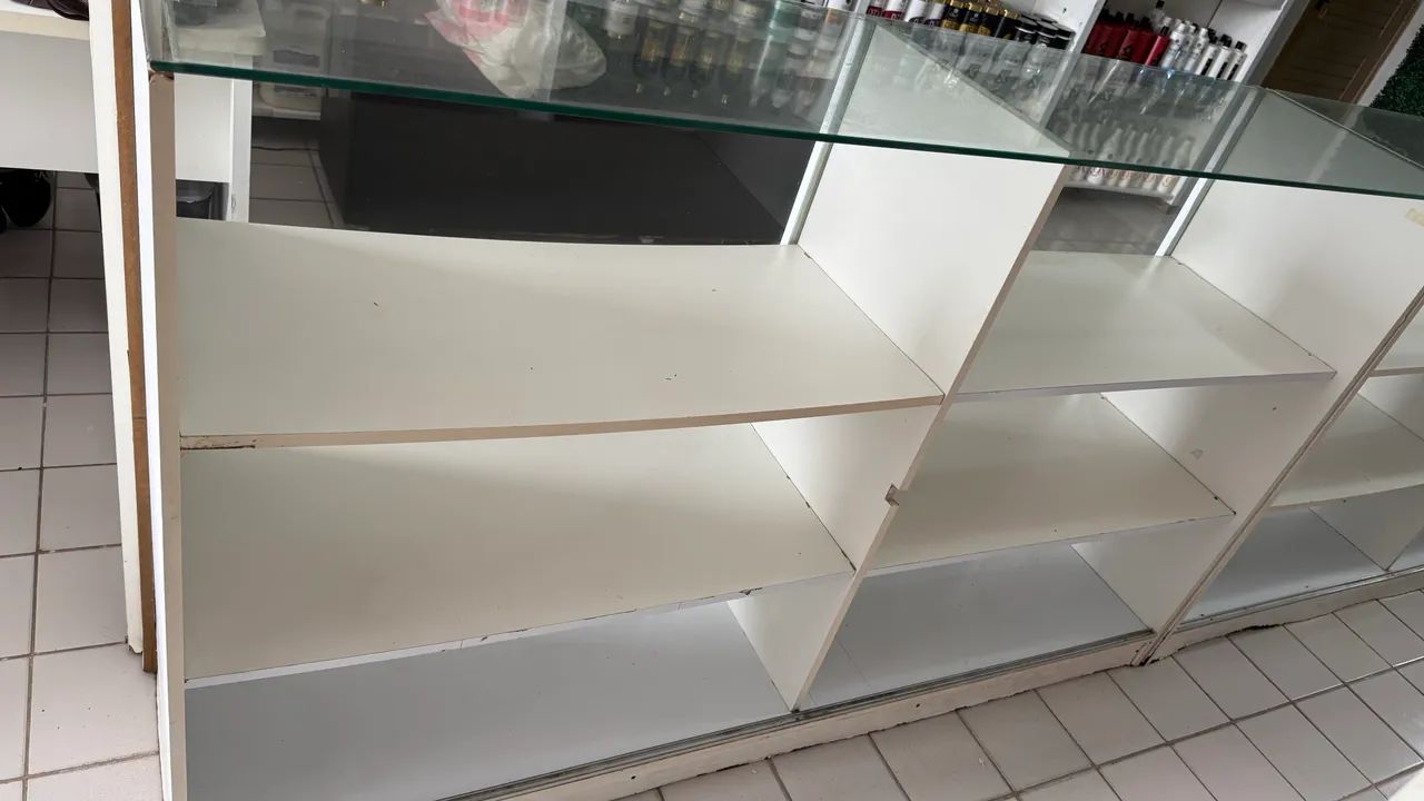 Dois balcão de vidro e MDF - Foto 4