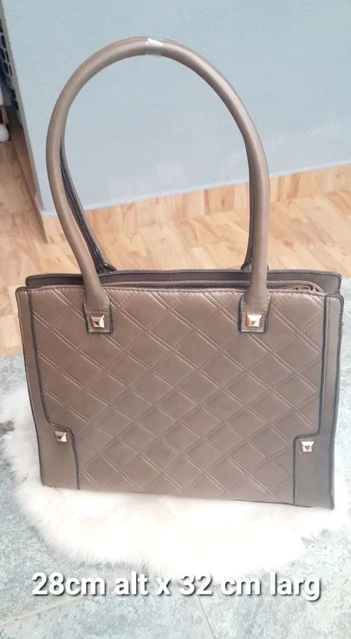 Bolsa feminina em couro sintetico 