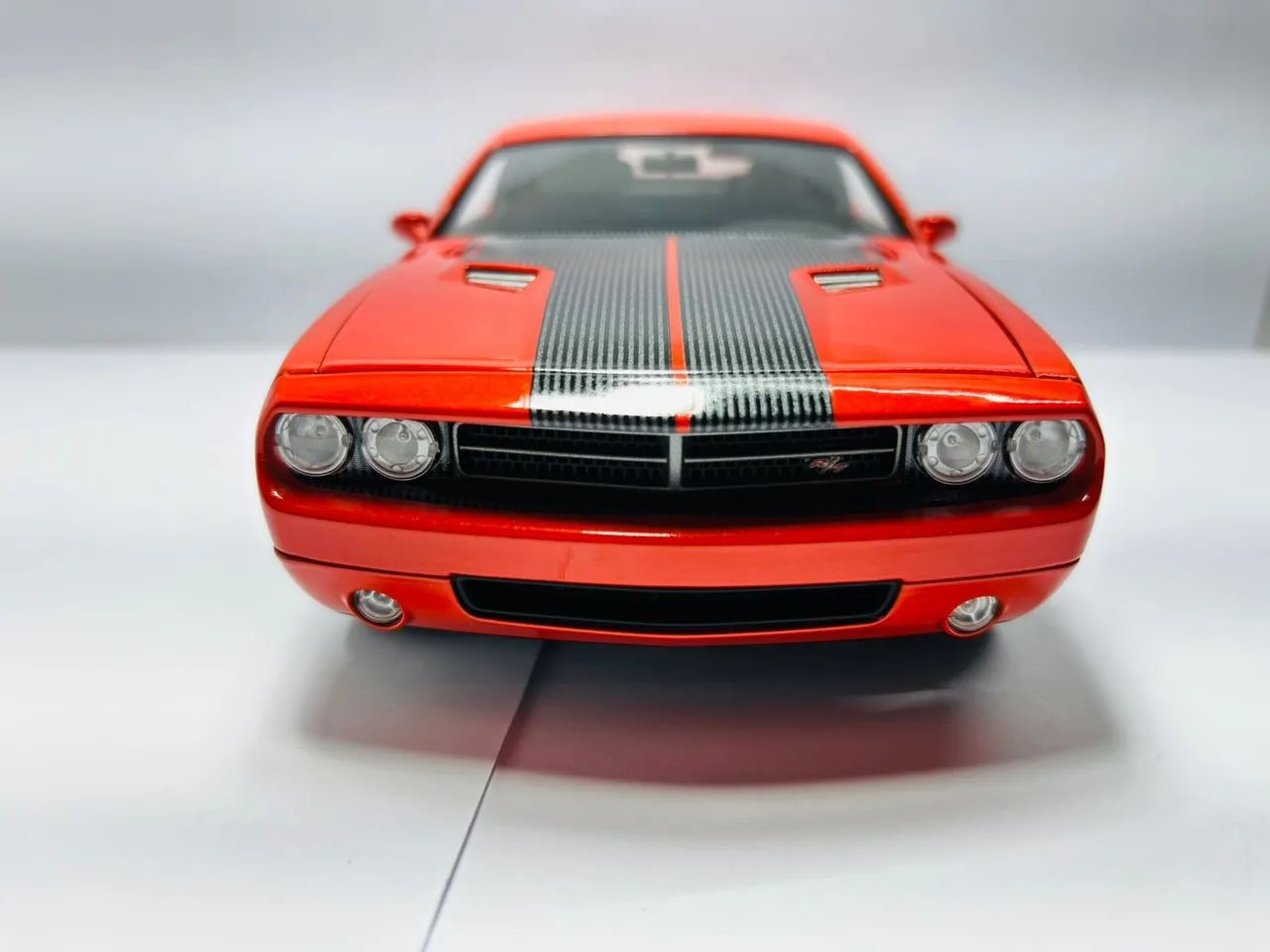 Miniatura Dodge Challenger 2006 1/18 - Foto 3