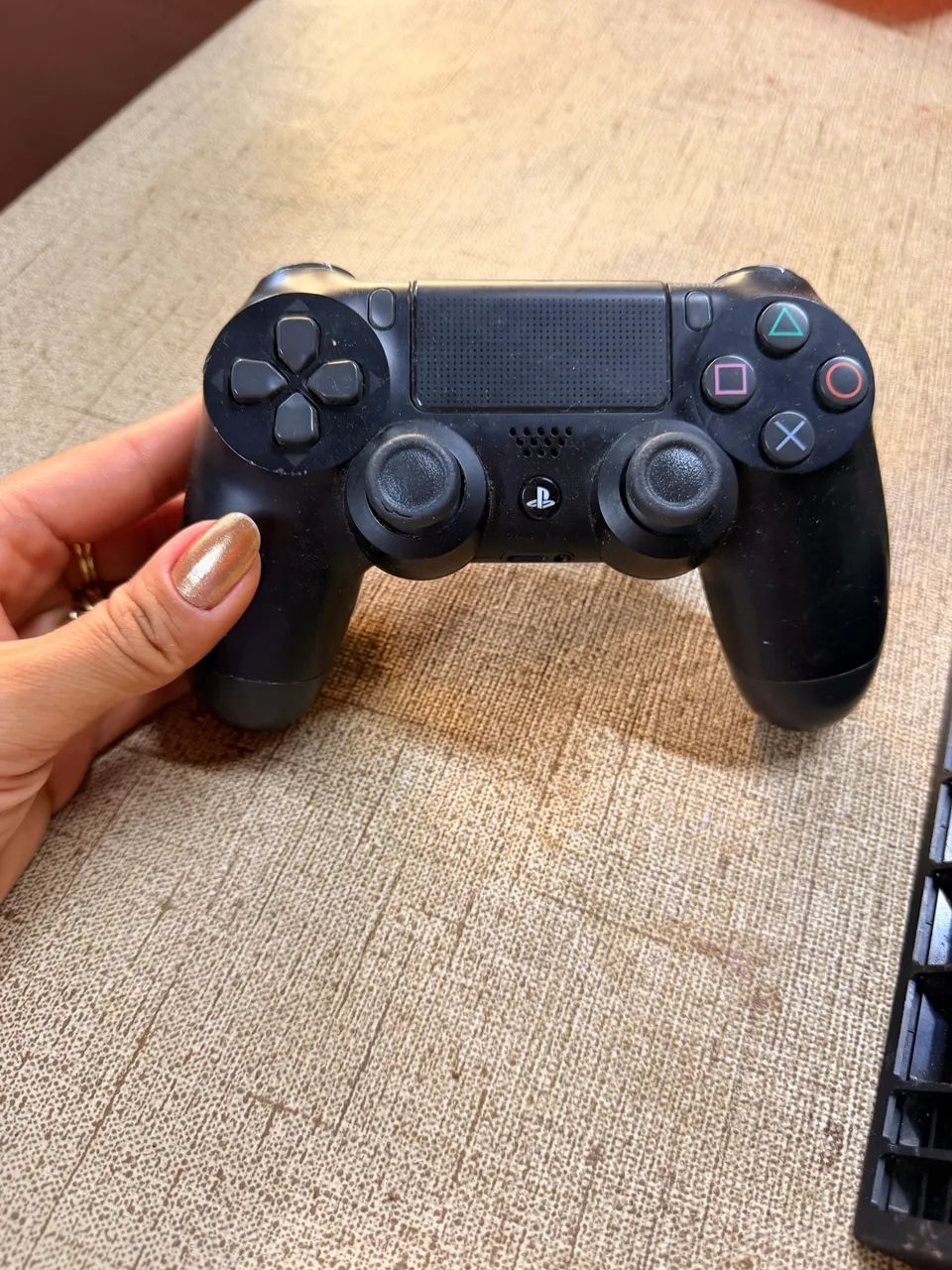 PS4 com 2 controles  - Foto 3