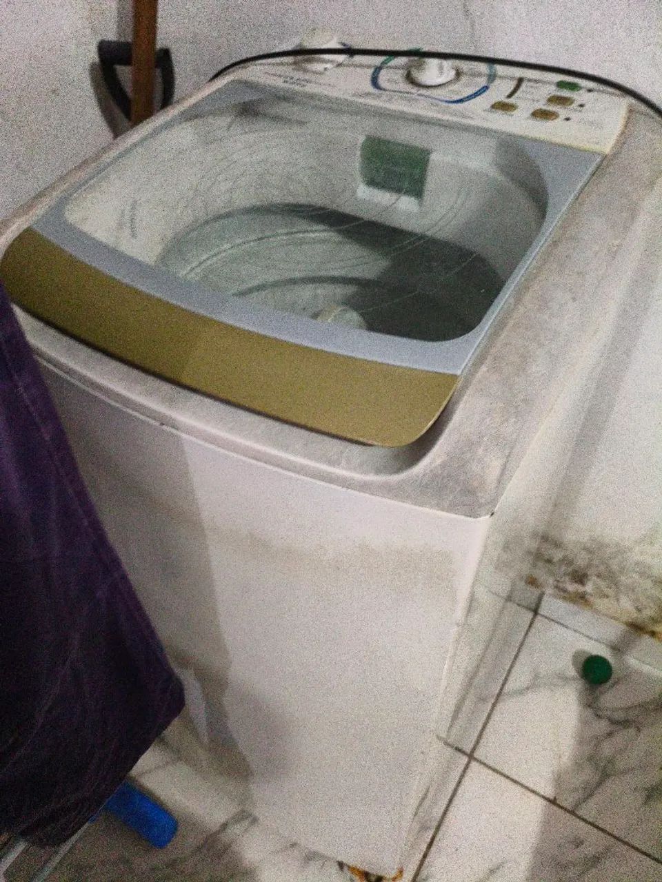 Máquina de lavar roupa  8kg Eletrolux,com defeito 