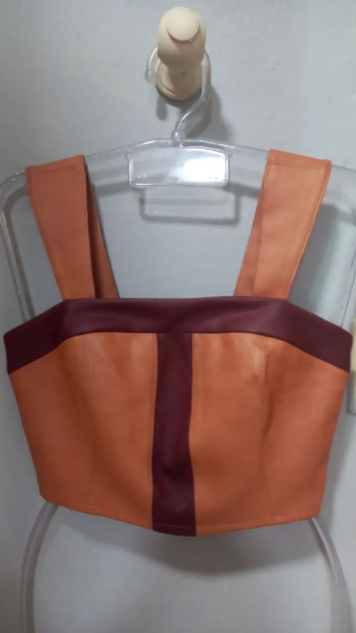 Top couro sintético marca Chocoleite