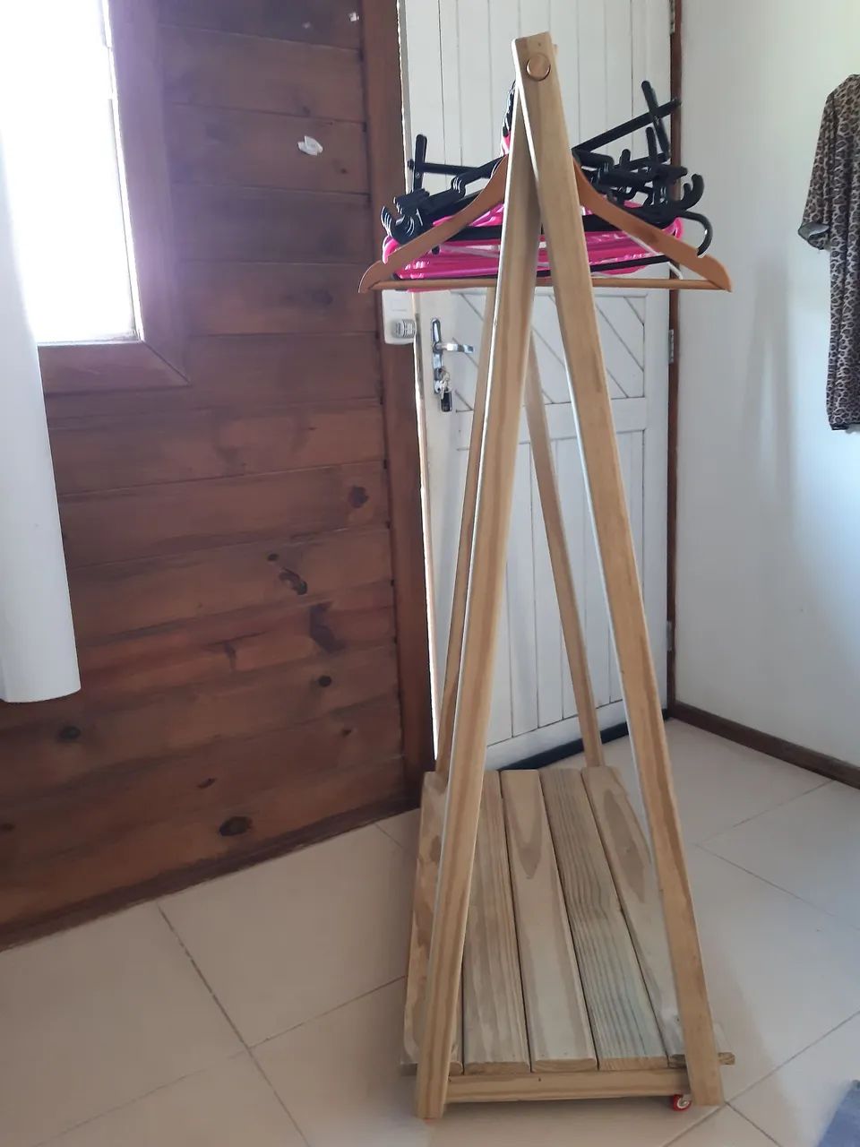 Arara Artesanal para Closets