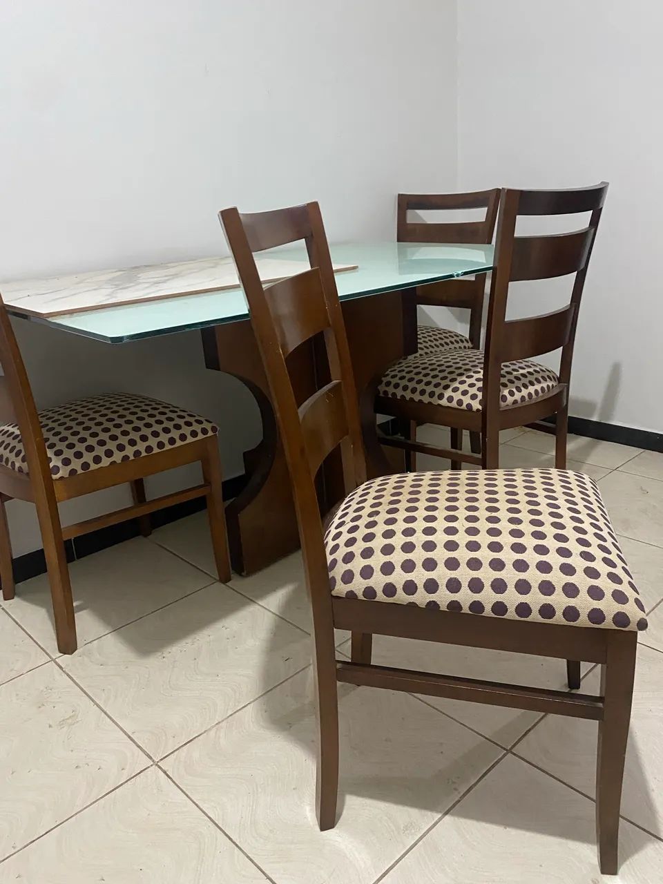 Mesa de jantar de madeira + 4 cadeiras - Foto 3