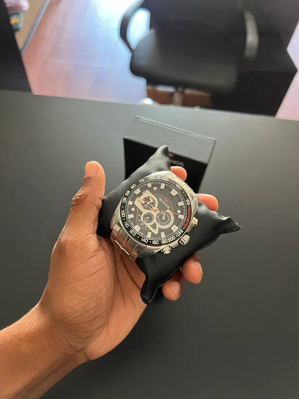 Relógio TECHNOS com 3 mês de uso, pago 1100$ a 3 mês, vendo a 700$ - Foto 5