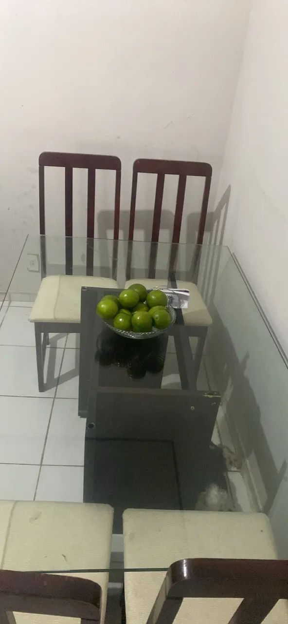 Mesa de vidro com 4 cadeiras - Foto 3