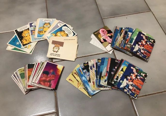 Lote de Figurinhas  Dragon Ball Z, Mortal Kombat 2 e Garfield
