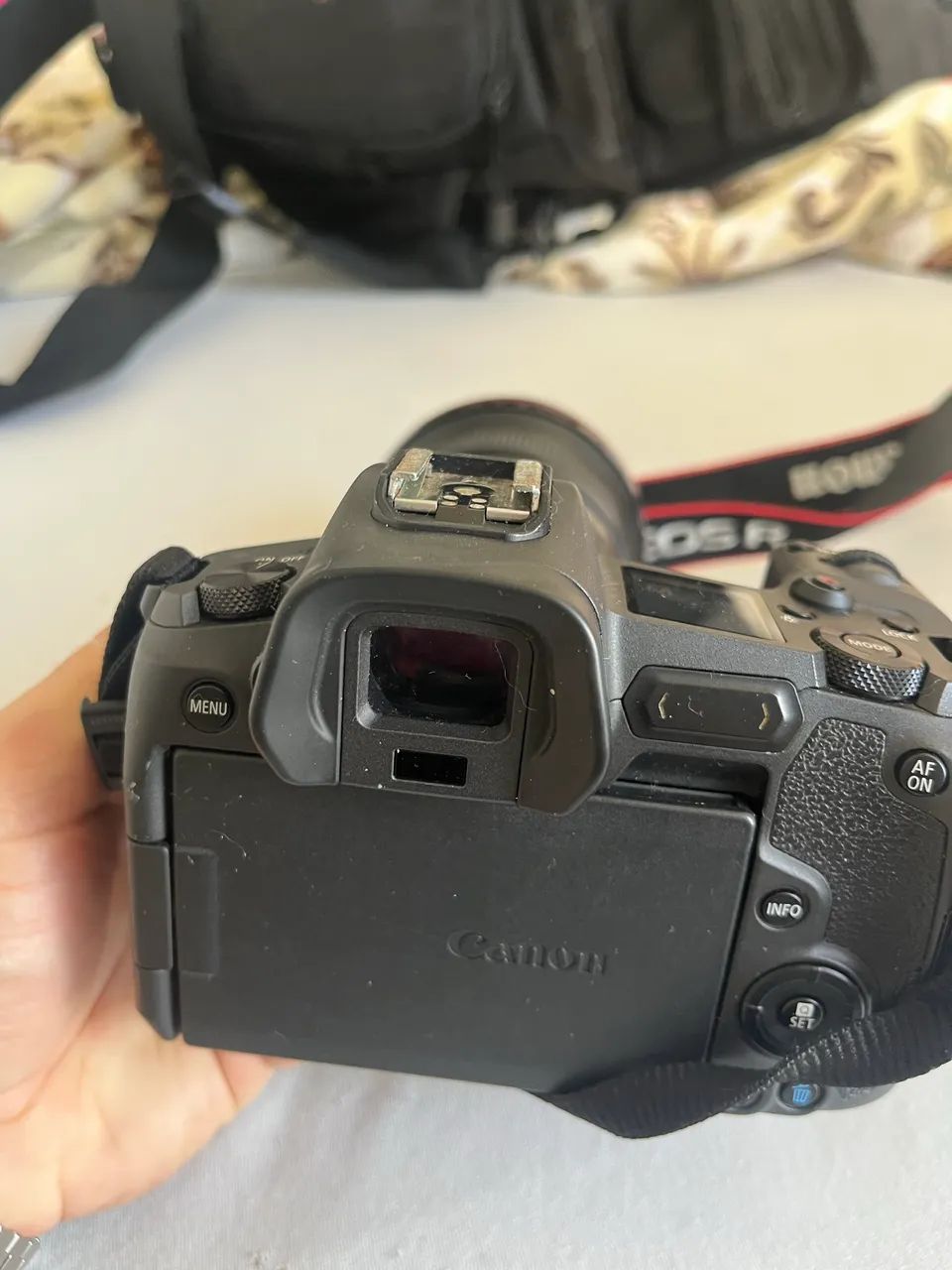 Câmera Canon EOS R  - Foto 4
