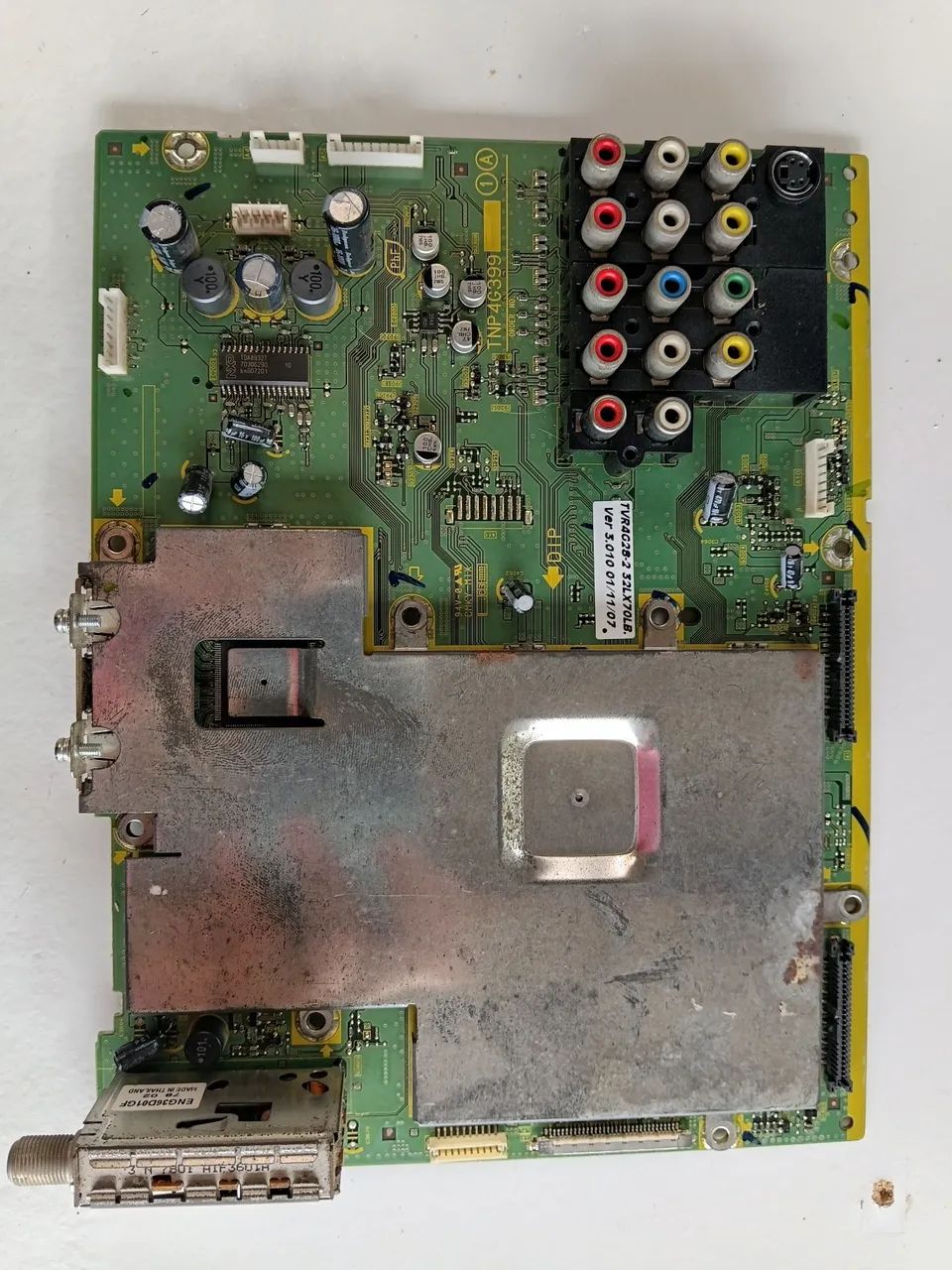 placa principal de uma TV Panasonic TC-32LX70LB. 