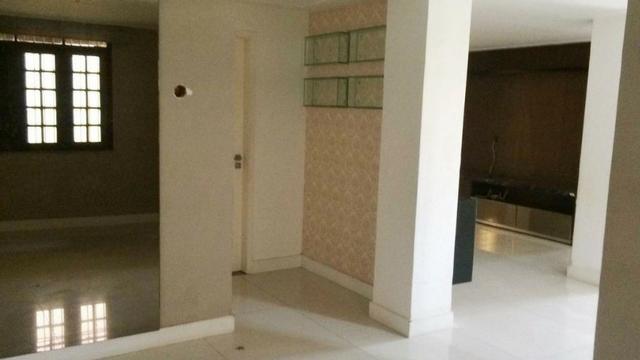Casa duplex solta, 220 m² de área privativa, 6 vagas , 4 dormitórios - Foto 3