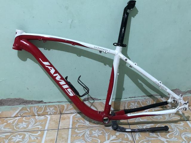 Vendo quadro tamanho 17 /26 james durango 1 e suspensão grind