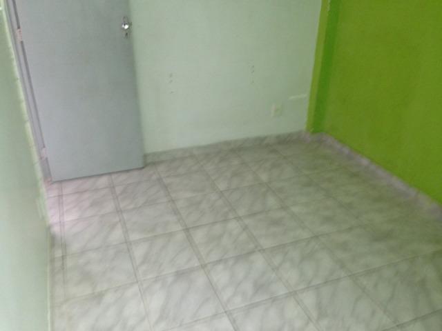 Otimo apto 2o andar reformado 2 qts rua principal cond barato doc ok - Foto 6