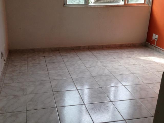 Otimo apto 2o andar reformado 2 qts rua principal cond barato doc ok - Foto 4