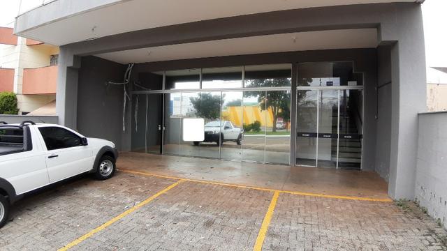 Salão Comercial área de 180 M² , 2 WCS, pia ótima localização
