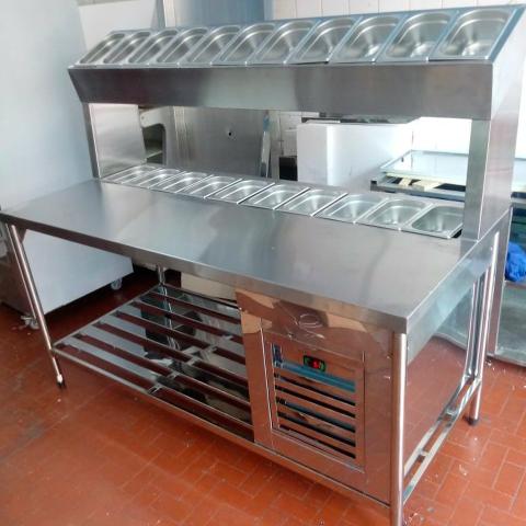 Balcão refrigerado em aço inox com condimentadora sob medida - Foto 3