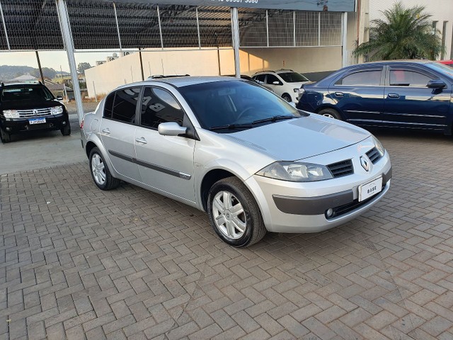 VENDO RENAULT MEGANE DYN COMPLETO ANO 2008 MOTOR 1.6 CÂMBIO MANUAL CARRO REVISADO
