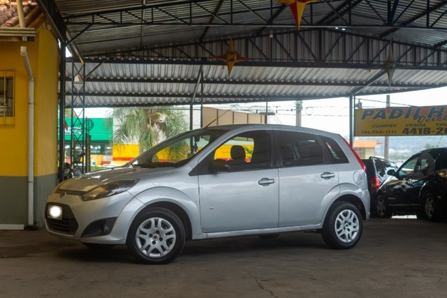 FORD FIESTA EM PERFEITO ESTADO COMPLETO