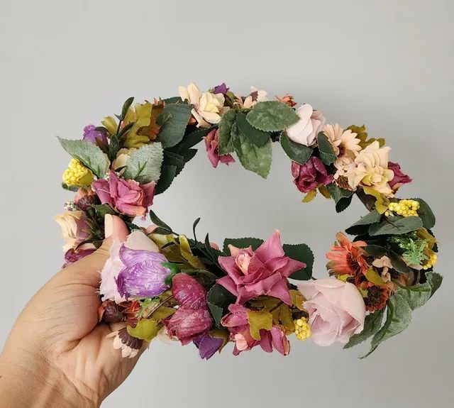 Coroa flores e folhagens