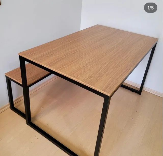 Mesa estilo industrial com bancos para 6 lugares