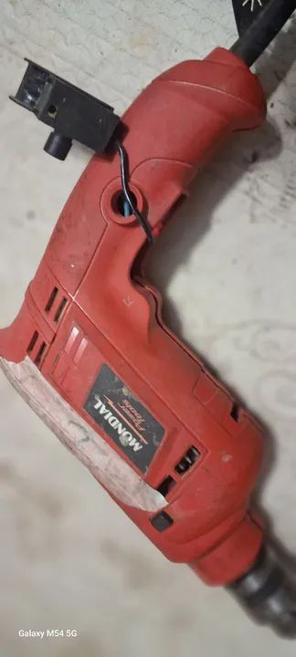 Furadeira  Mondial 450W,não está funcionando, serve para consertar ou retirada de peças  - Foto 2