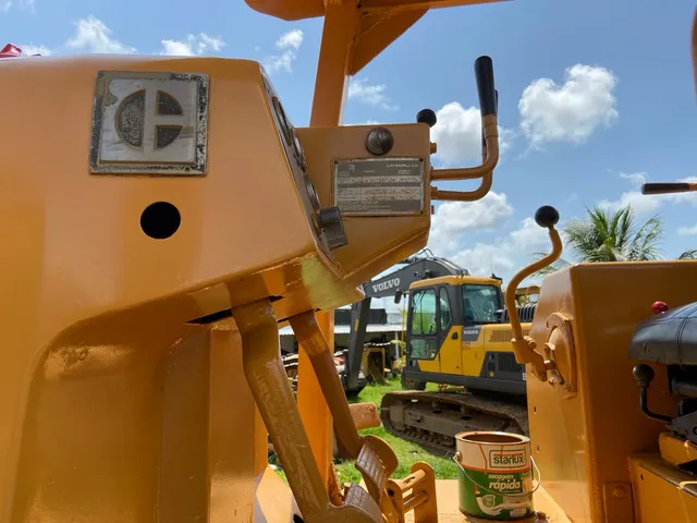 Trator esteira D6D