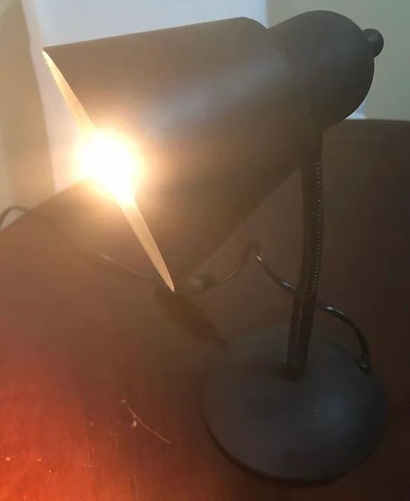 Luminária de mesa preta  - Foto 3