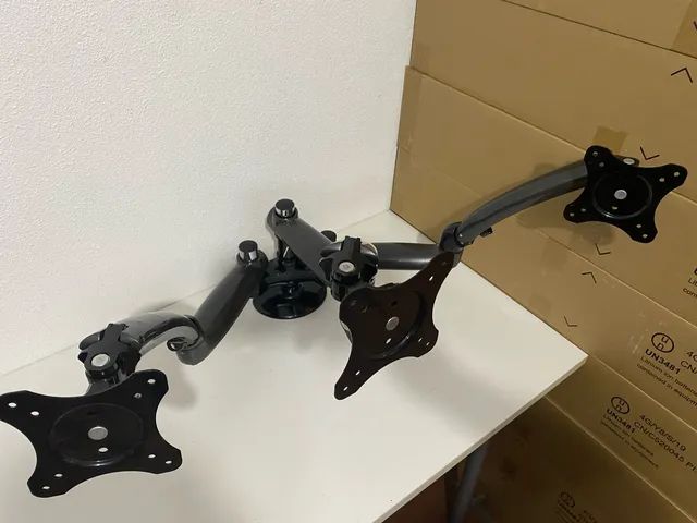 Suporte Braço articulado para até três monitores. - Foto 2